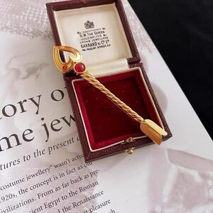 Vintage Christian Dior Cupid Arrow Heart Love Red Glass Cabochon Gold Brooch Pin